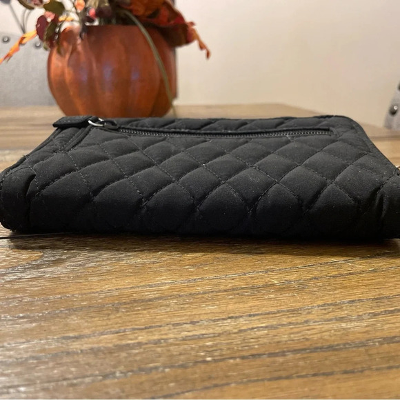 Vera Bradley Microfiber Quilted Black Turnlock Wallet Zip Cards Compartment - Picture 7 of 12